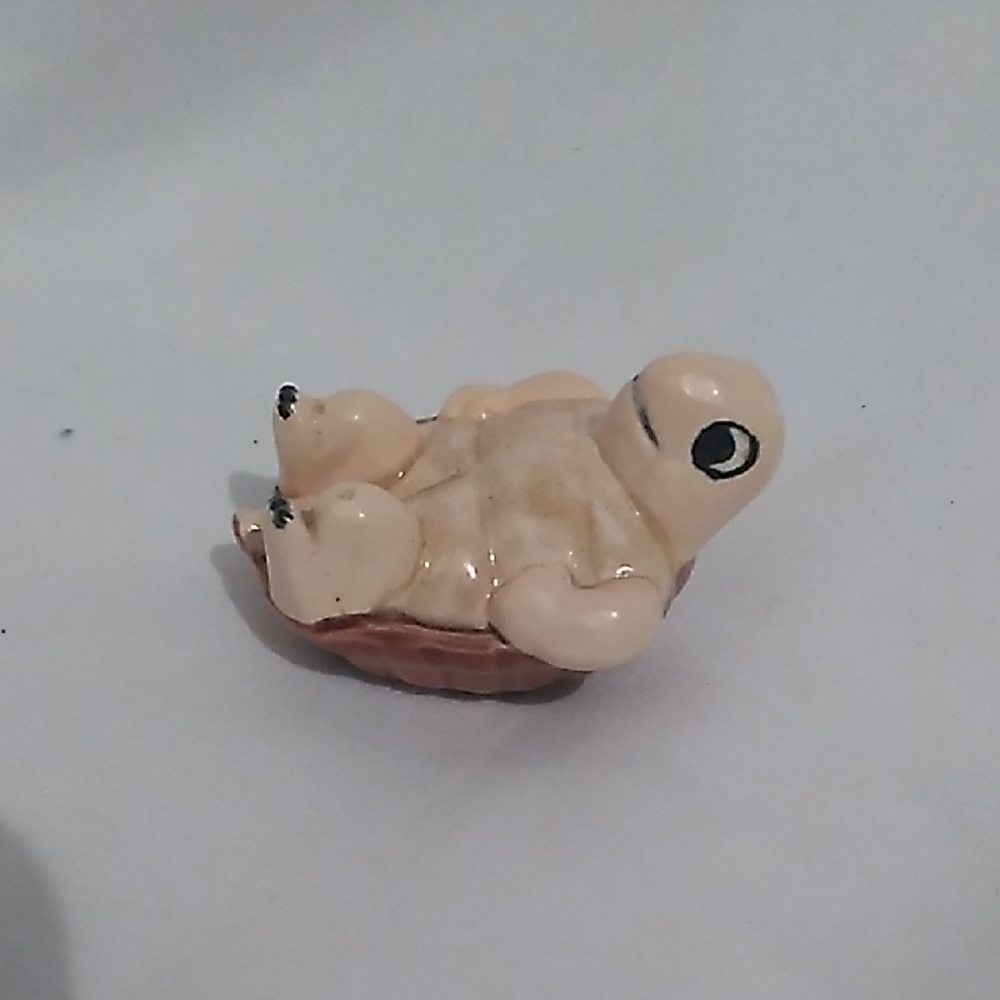 Vintage Kitsch Turtle On Back Ceramic Figurine (S1)
